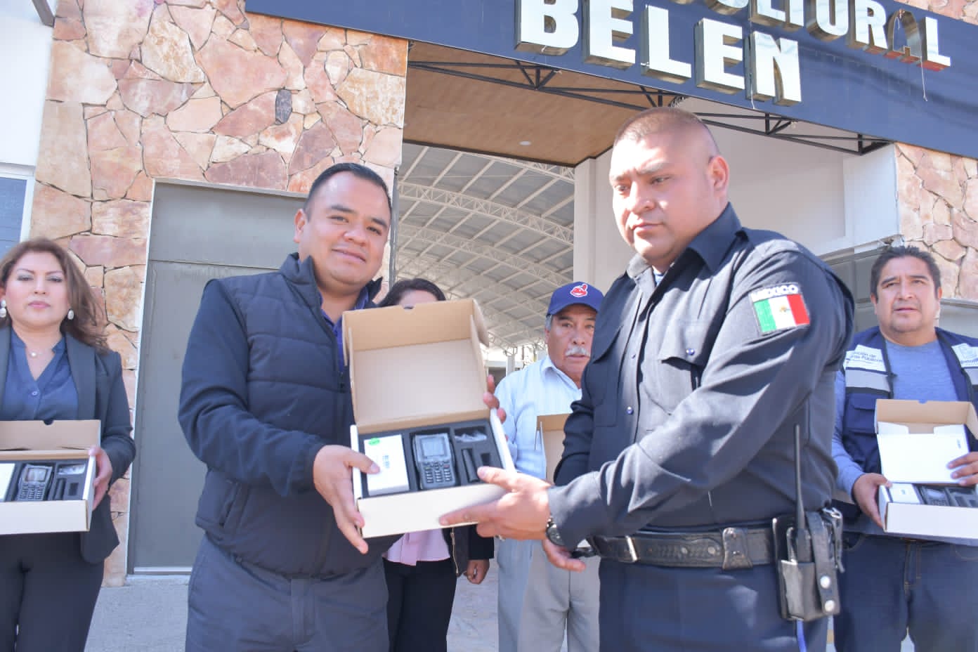 Inaugura alcalde de Apetatitlán, Ángelo Gutiérrez, base de seguridad en Atzitzimititlán